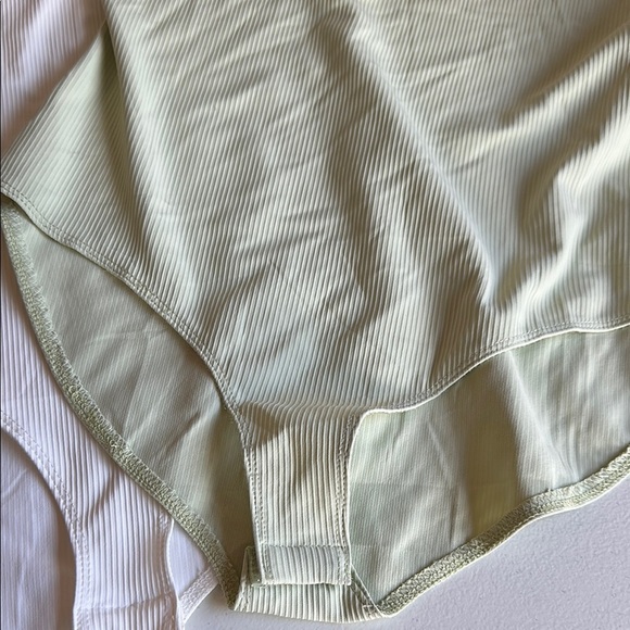 Bodysuits - Cream and Light Green - Picture 2 of 4